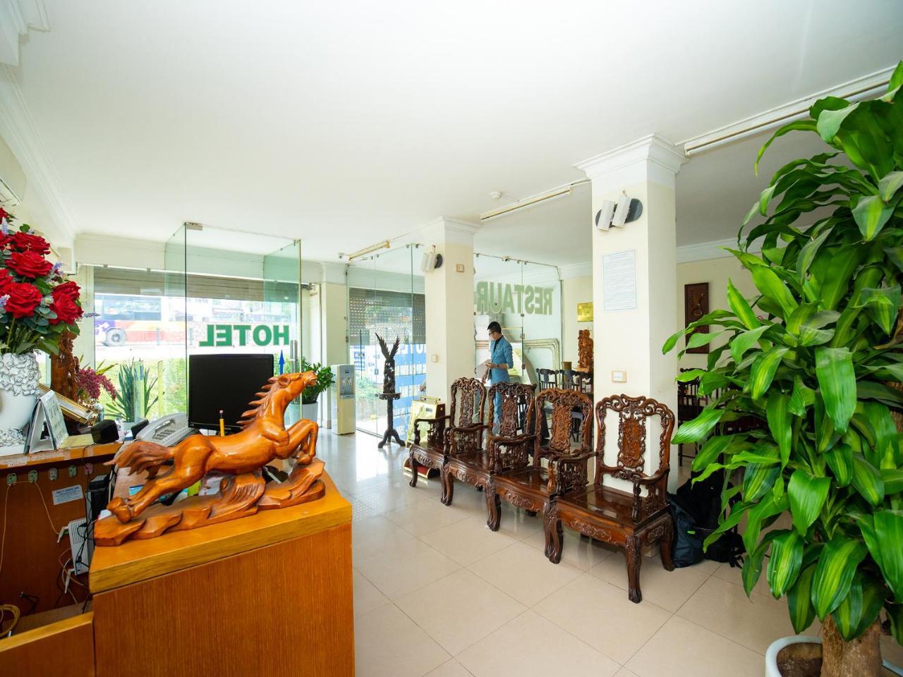 Ho Sen Xanh Hotel Hanoi Esterno foto